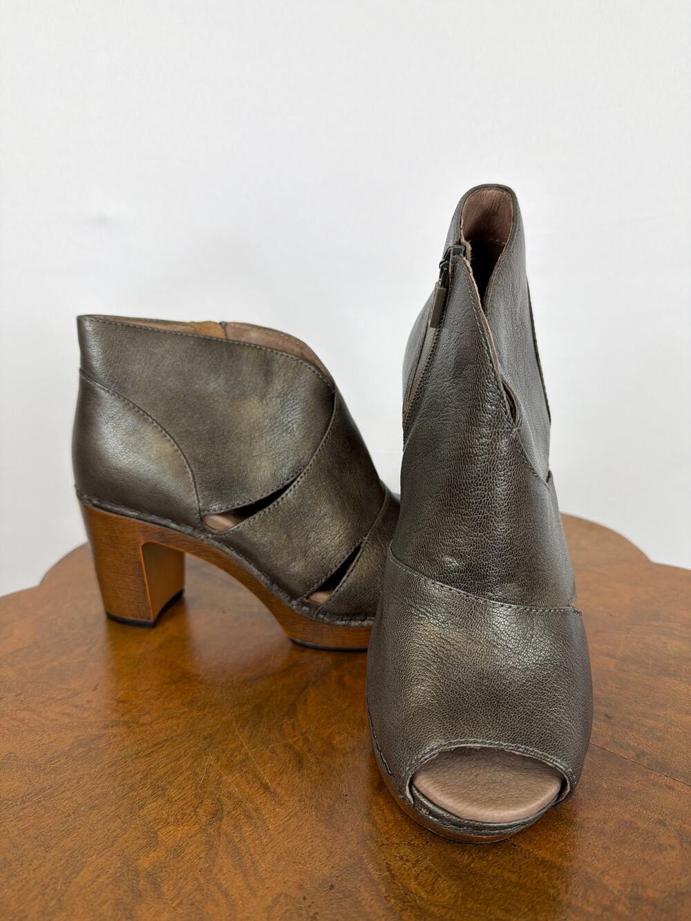 NIB Dansko Metallic Bronze Leather Peep Toe Cut Out 3 Inch Heel Side Zip Shoes 7